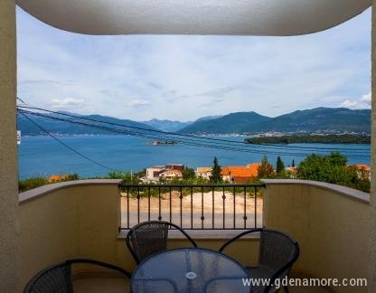 Apartment Radovic, private accommodation in city Radovići, Montenegro - Balkon pogled